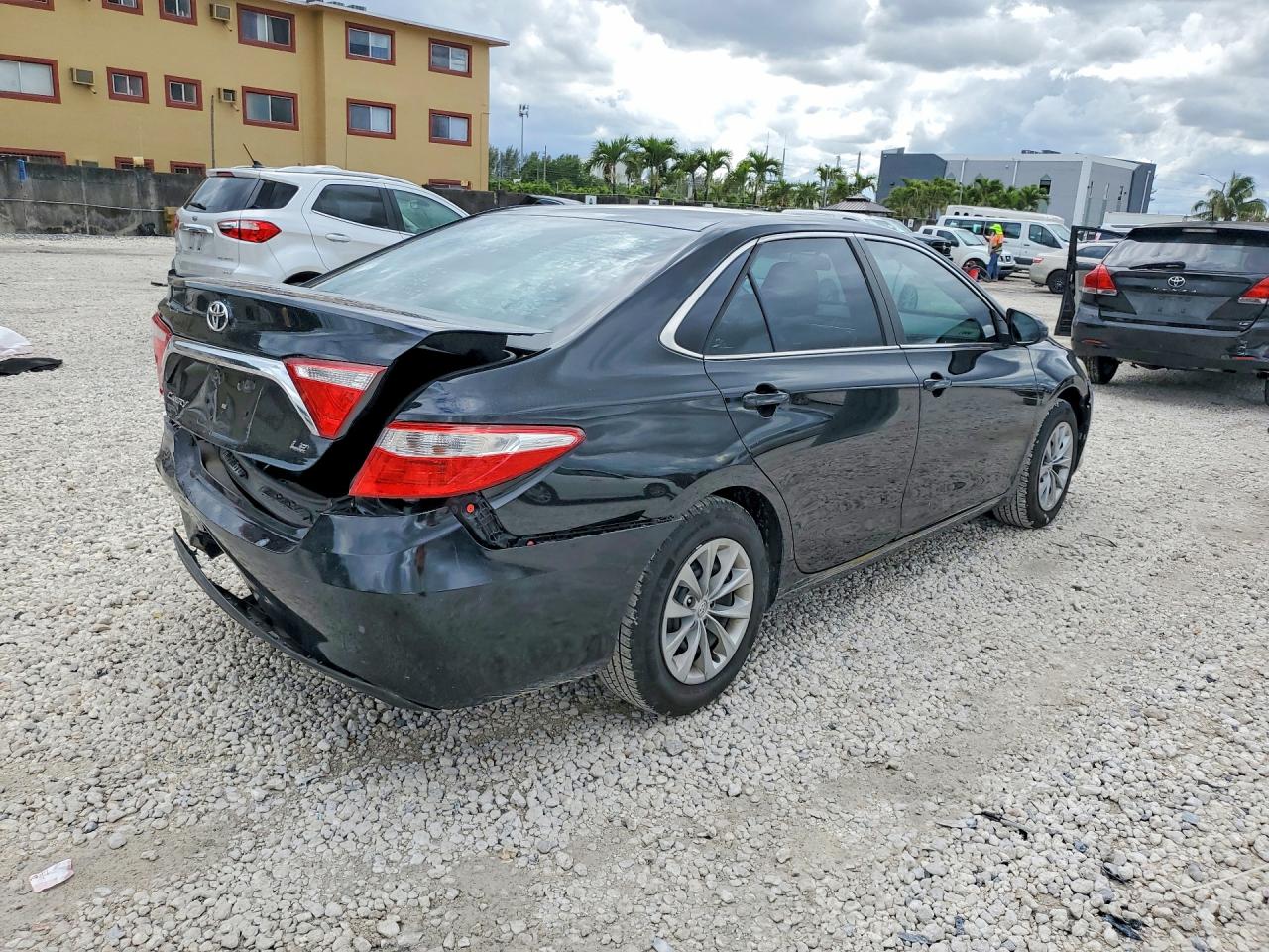2016 TOYOTA CAMRY LE photo 5
