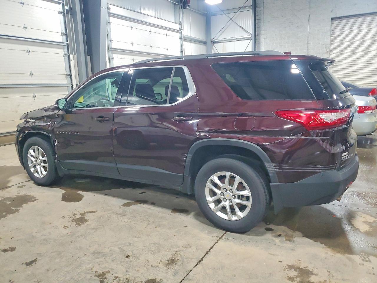 2020 CHEVROLET TRAVERSE LT photo 2