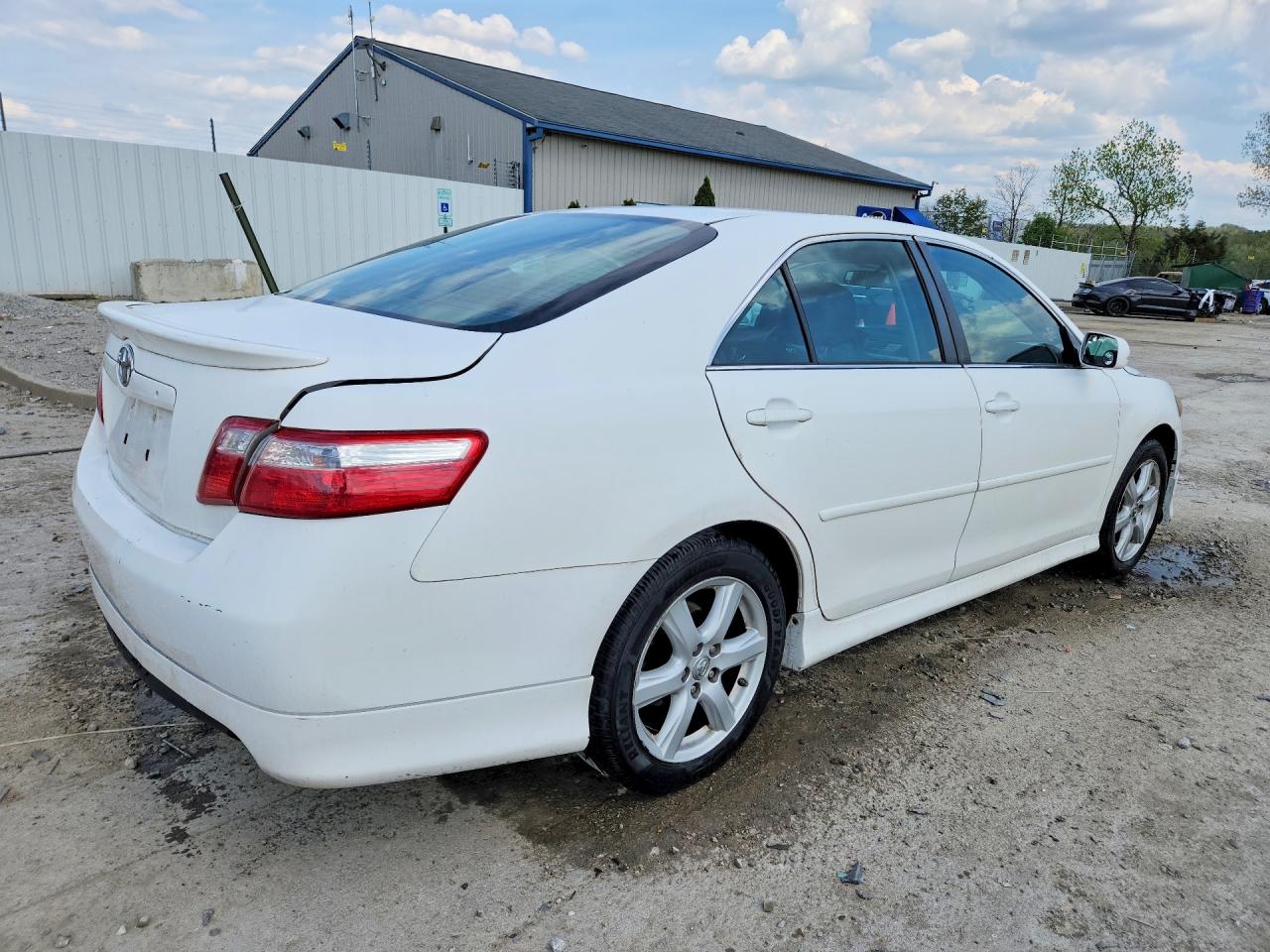 2009 TOYOTA CAMRY SE photo 5
