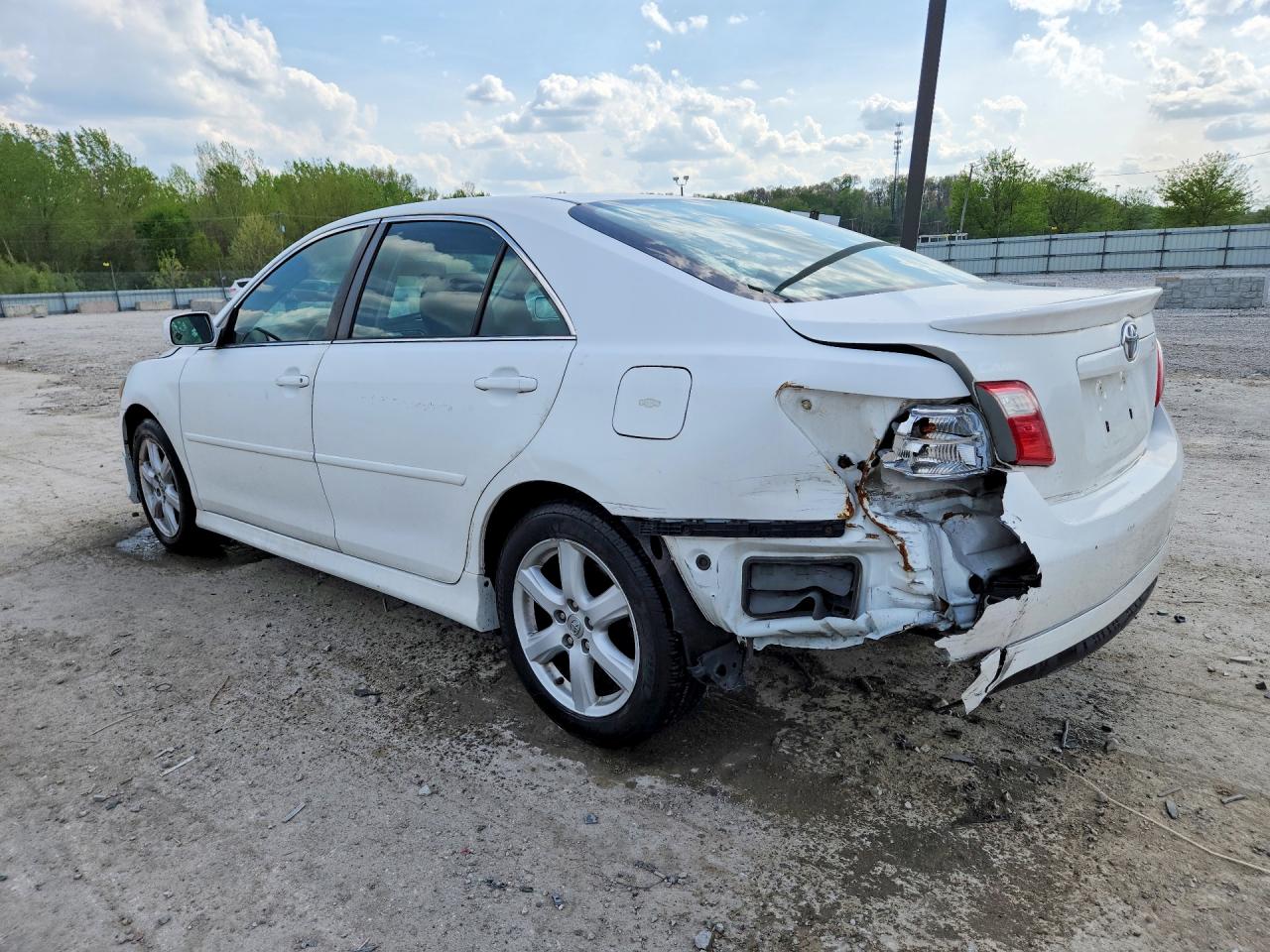 2009 TOYOTA CAMRY SE photo 3