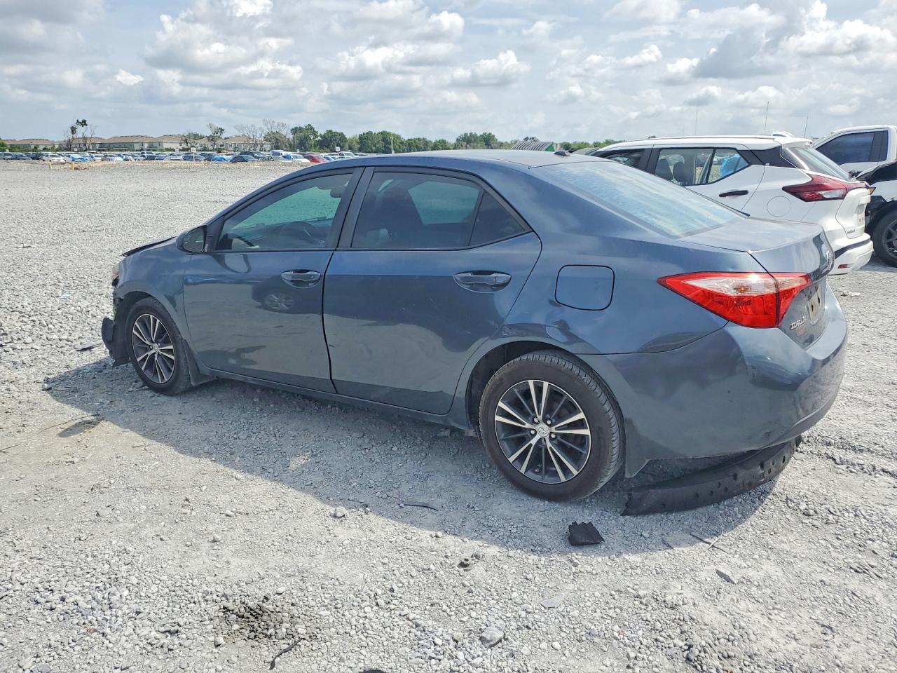2017 TOYOTA COROLLA LE photo 3