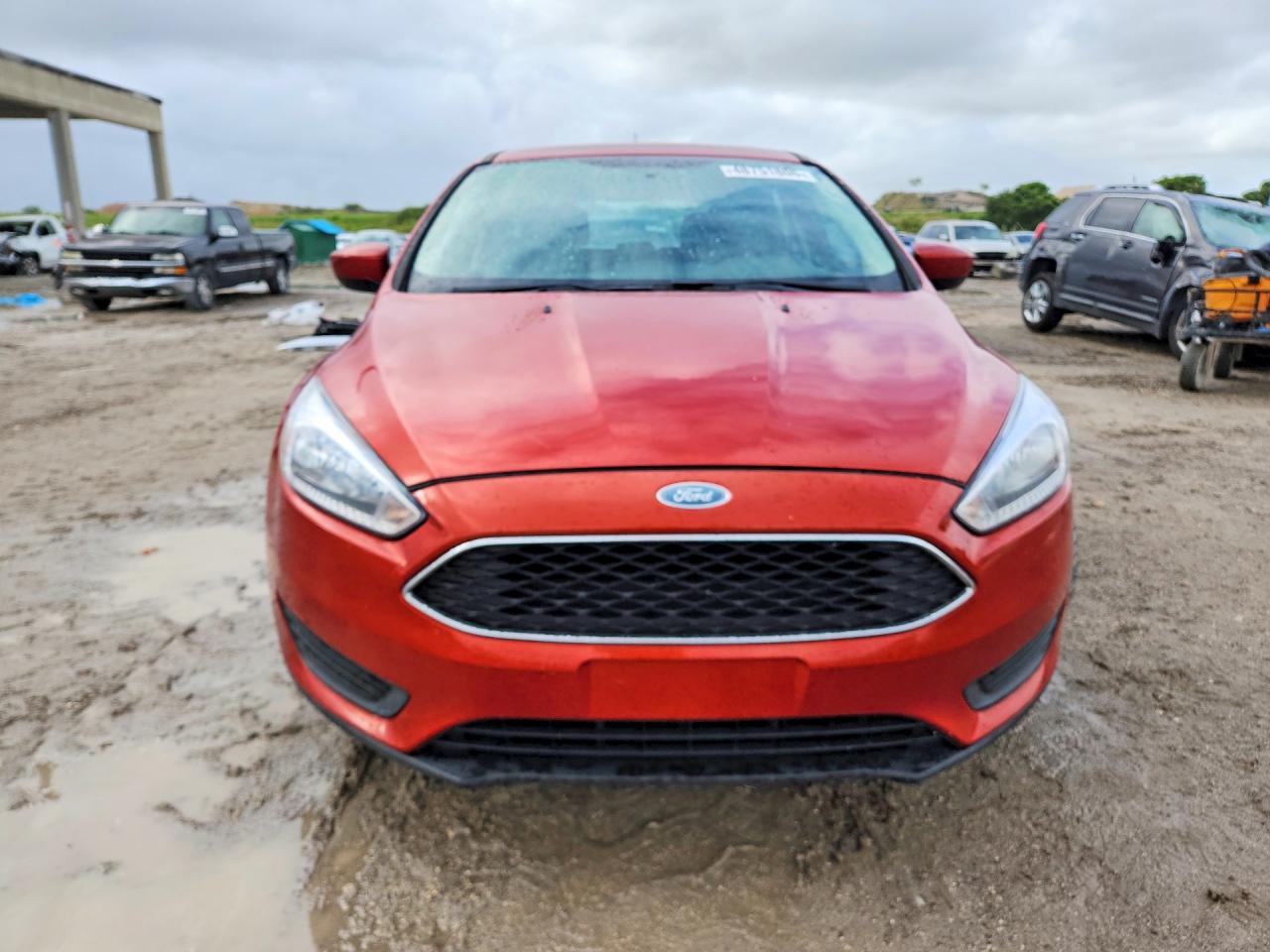 2018 FORD FOCUS SE photo 9