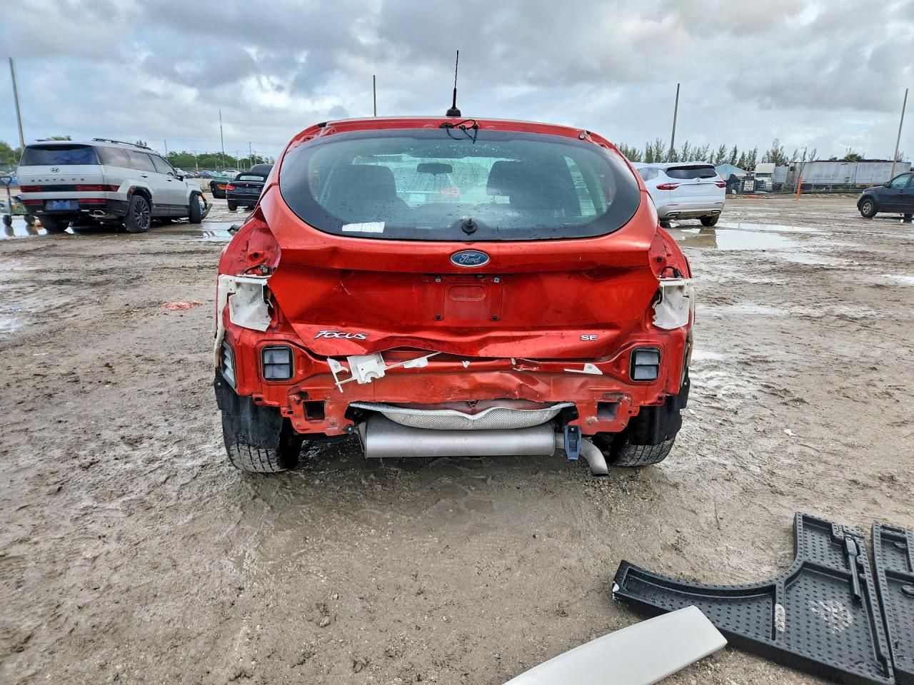 2018 FORD FOCUS SE photo 11