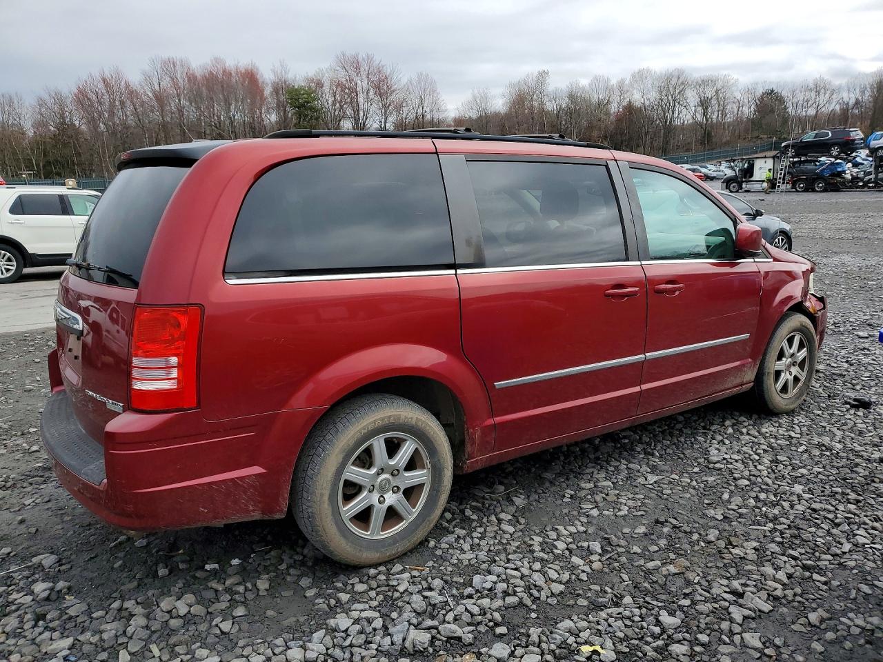 2010 CHRYSLER TOWN & COUNTRY TOURING photo 5