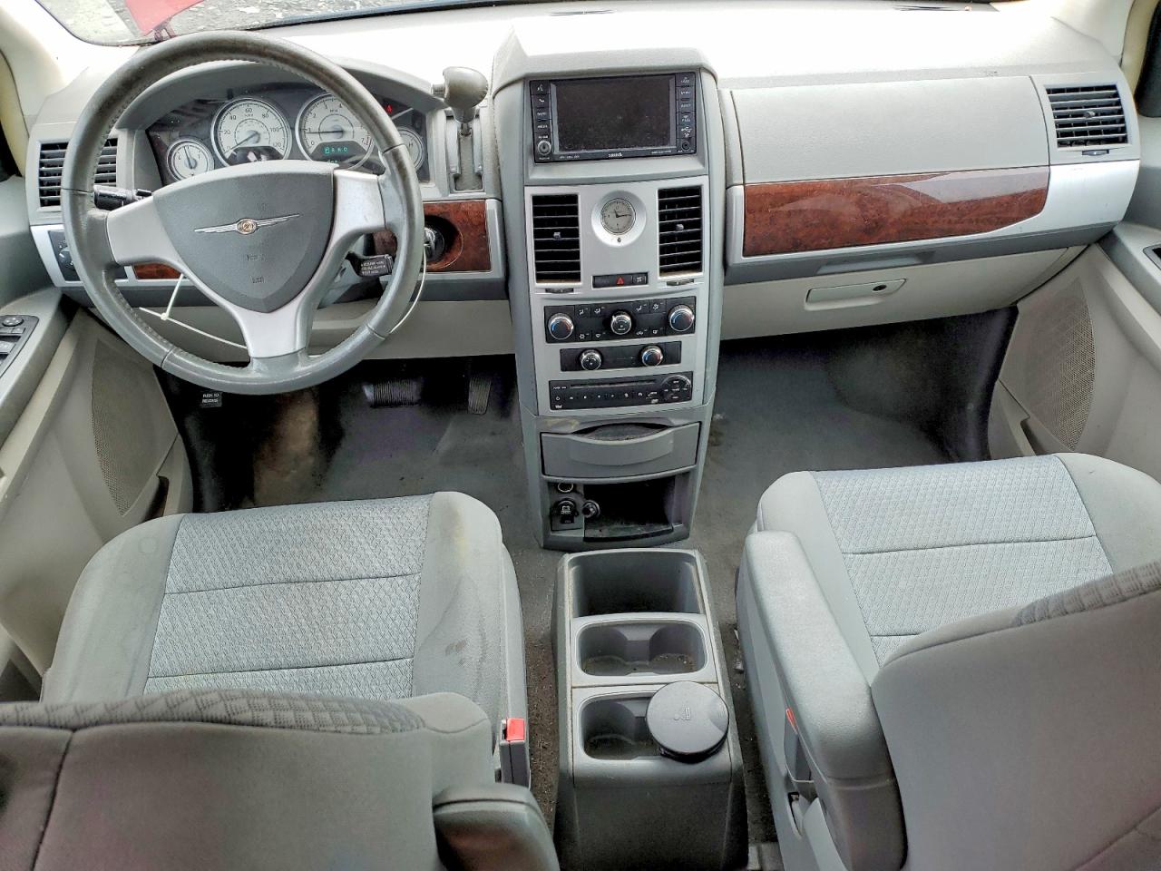2010 CHRYSLER TOWN & COUNTRY TOURING photo 15