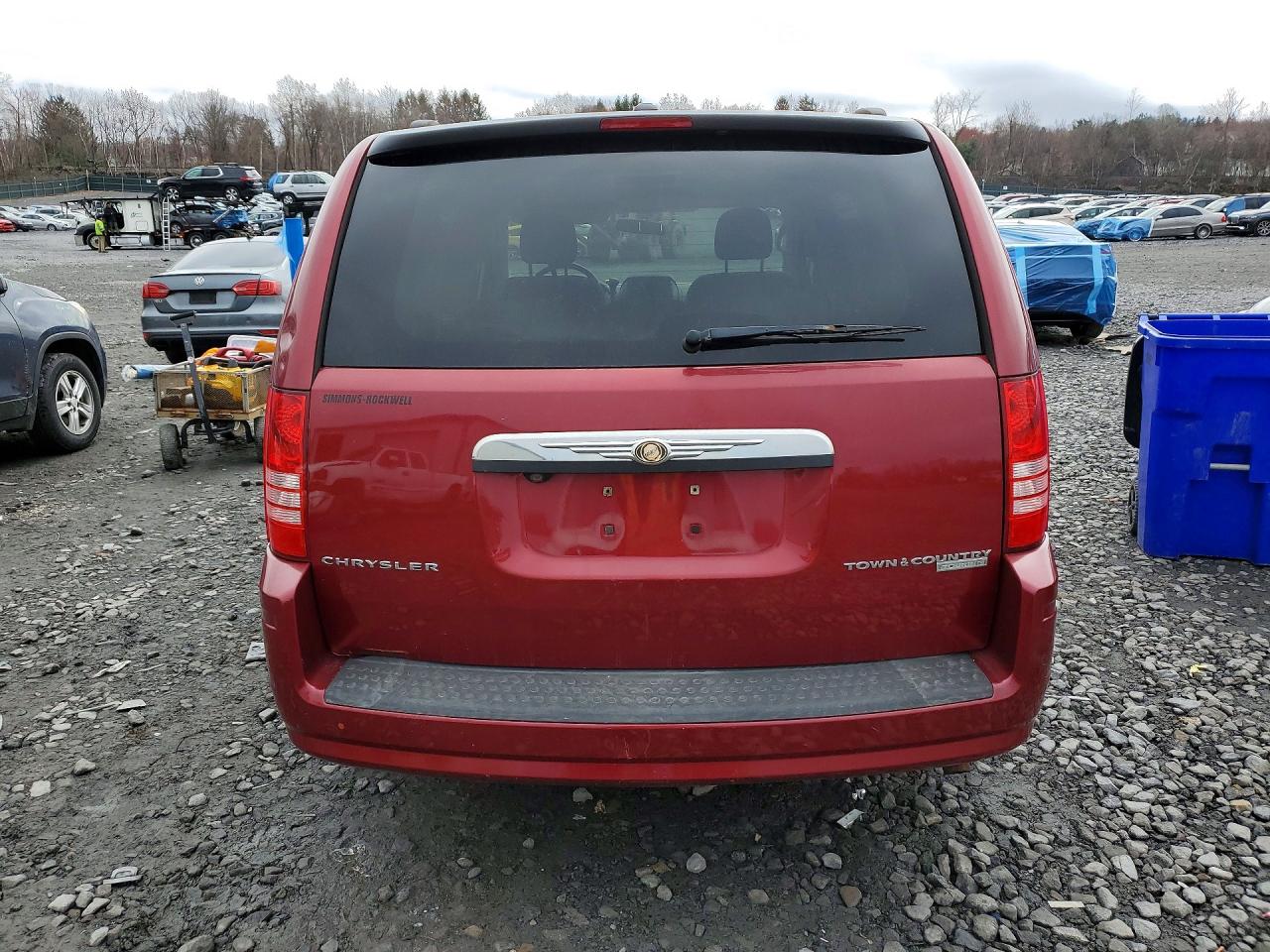 2010 CHRYSLER TOWN & COUNTRY TOURING photo 11