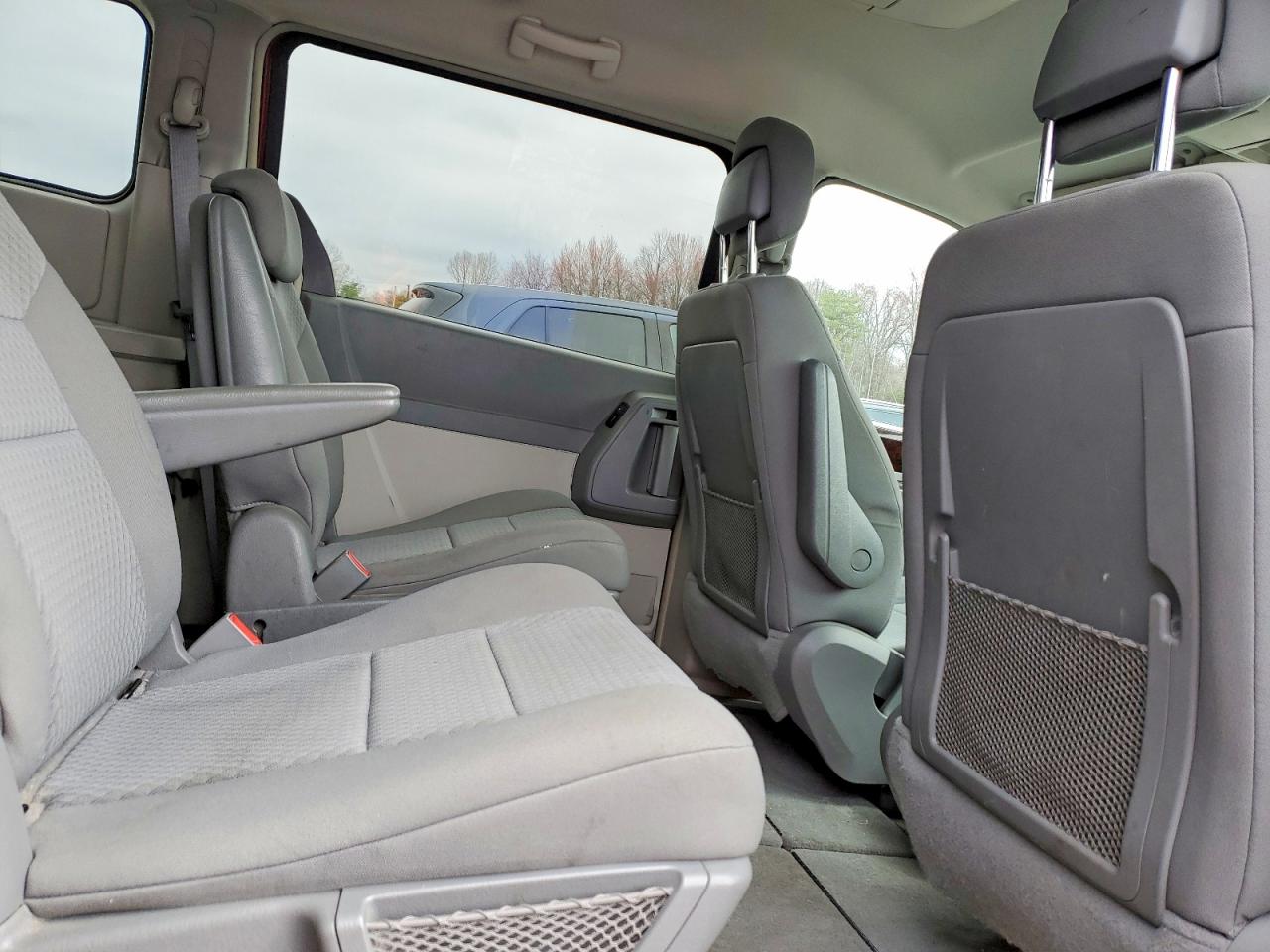 2010 CHRYSLER TOWN & COUNTRY TOURING photo 19