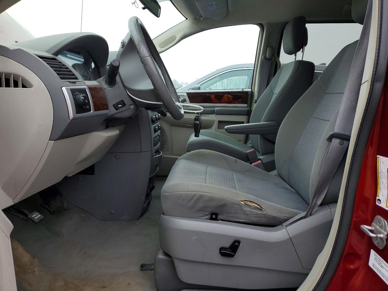 2010 CHRYSLER TOWN & COUNTRY TOURING photo 13