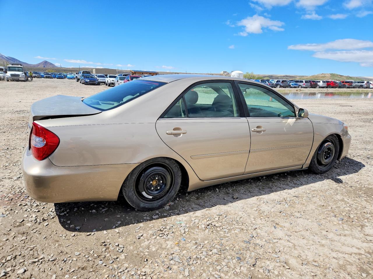 2002 TOYOTA CAMRY LE photo 5