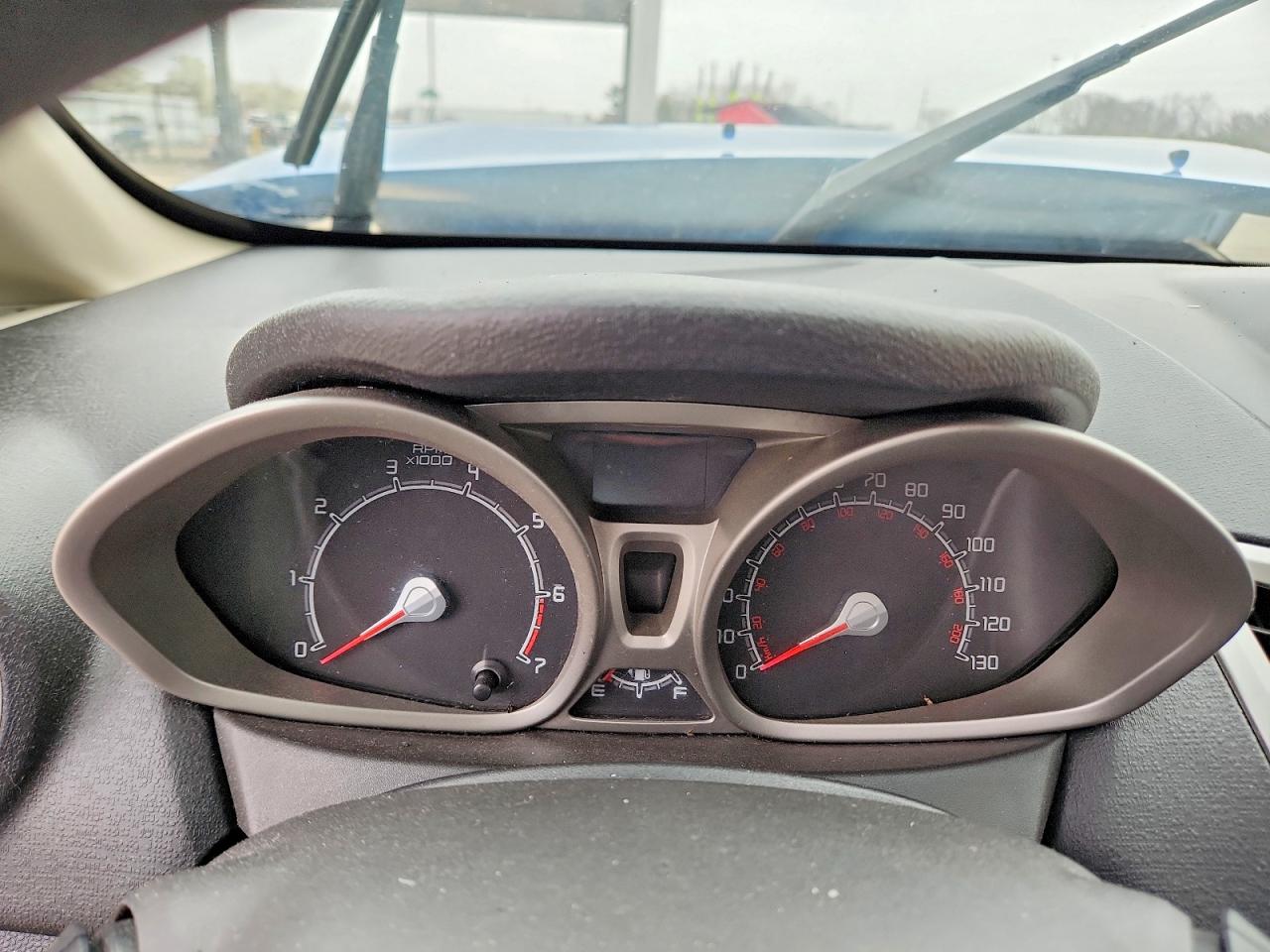 2011 FORD FIESTA SE photo 9