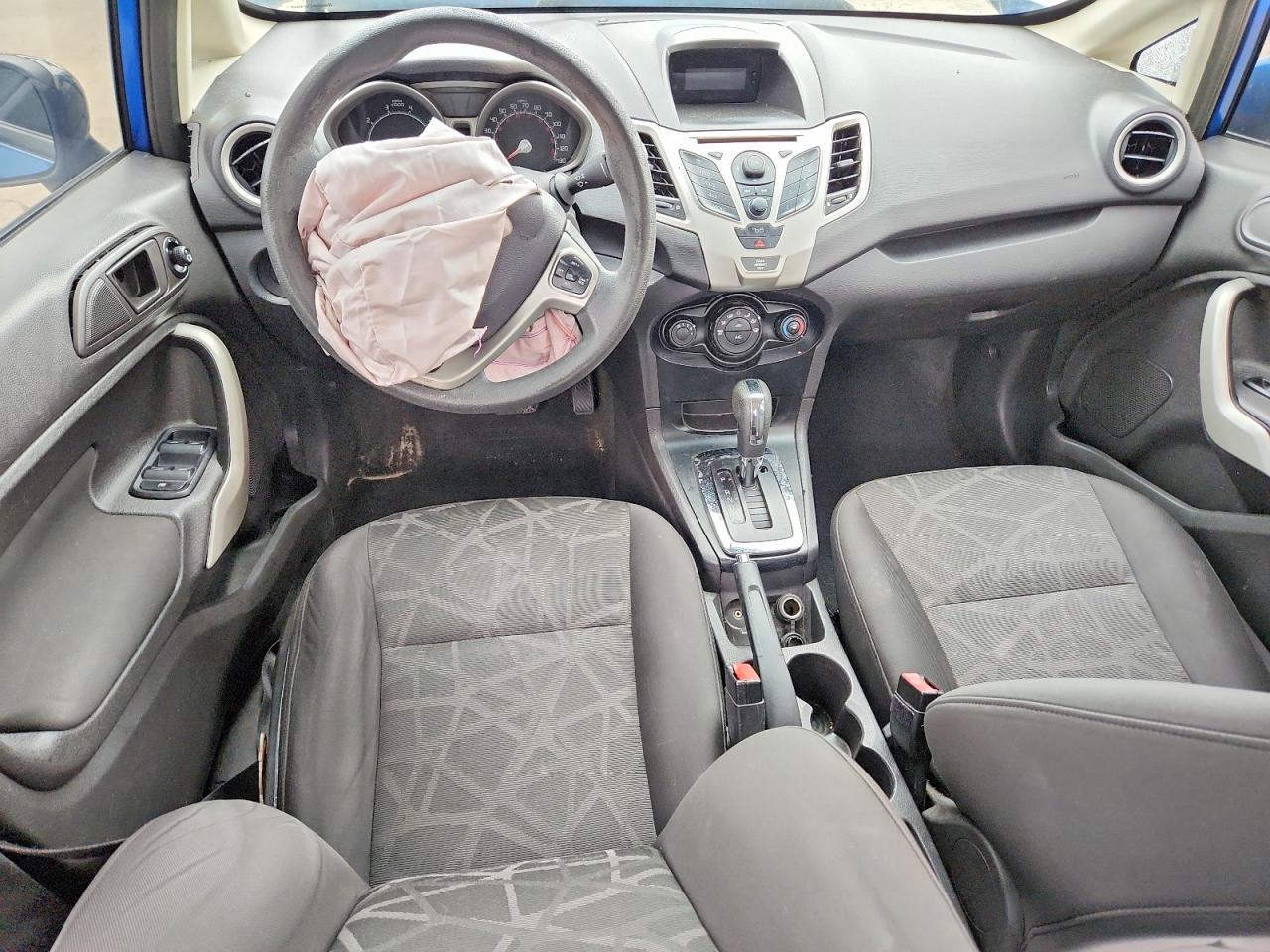 2011 FORD FIESTA SE photo 8