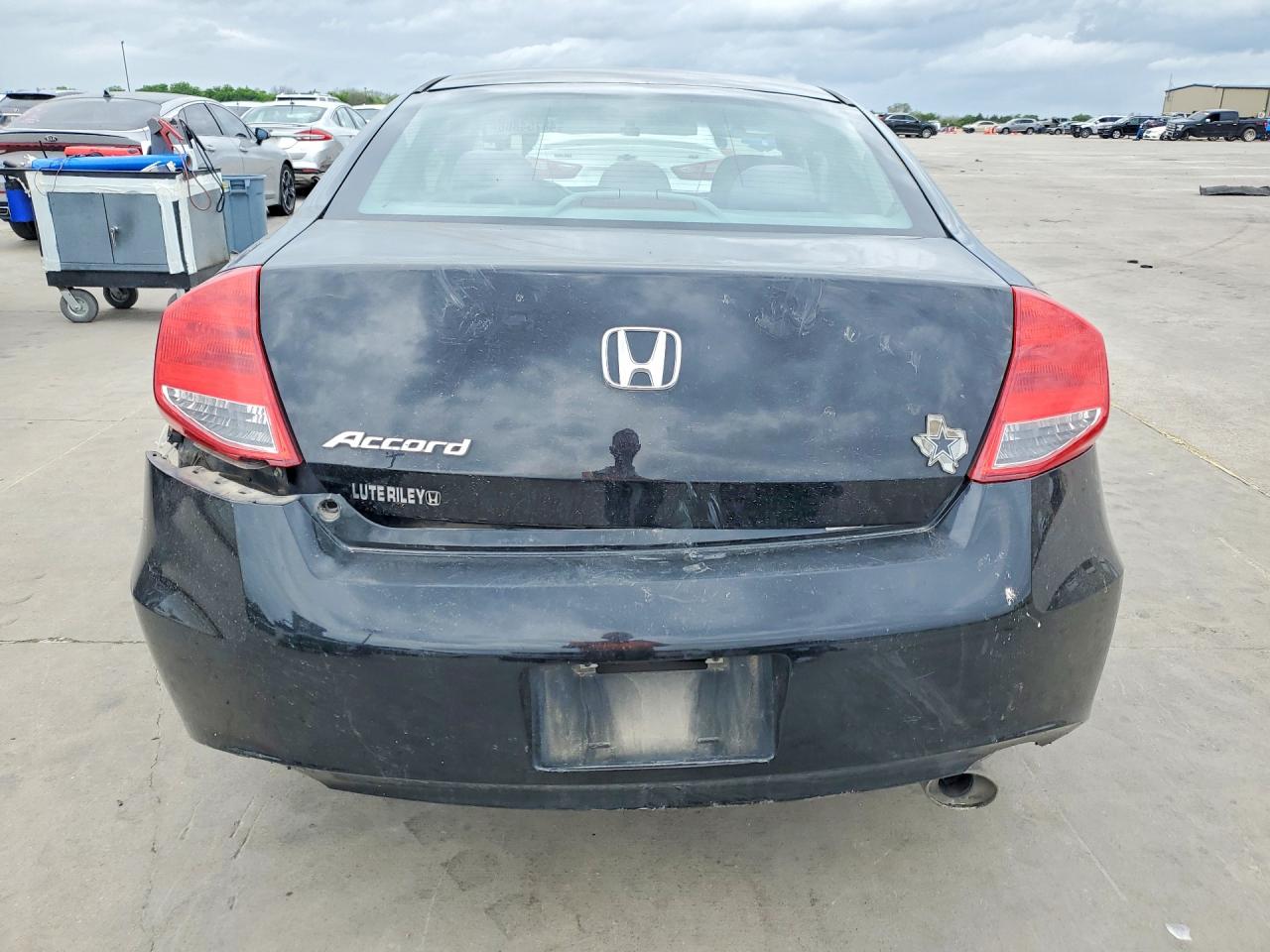 2011 HONDA ACCORD LX-S photo 11