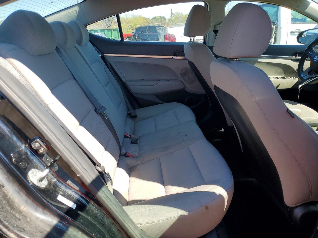 2019 HYUNDAI ELANTRA SE photo 28