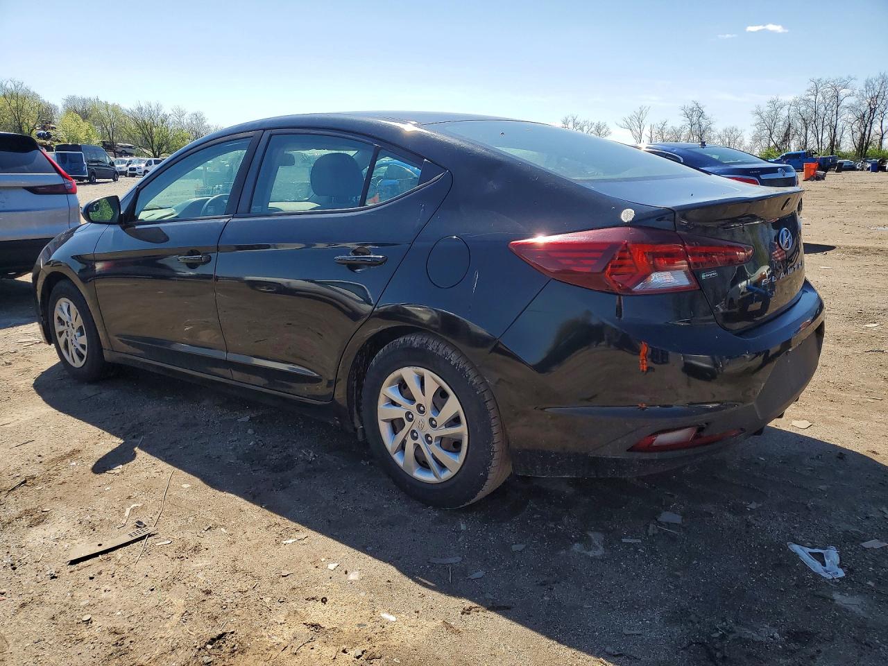 2019 HYUNDAI ELANTRA SE photo 4