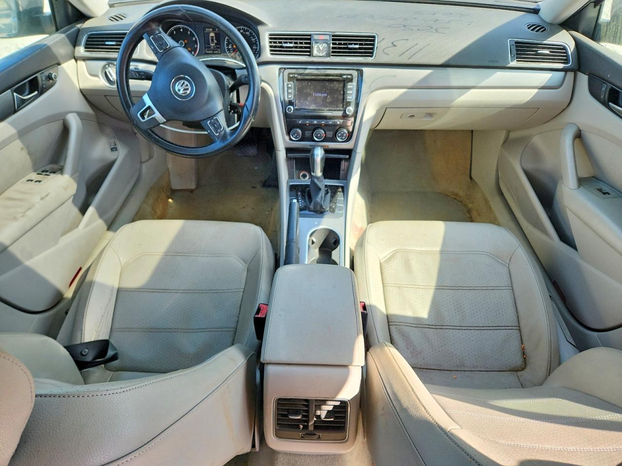 2014 VOLKSWAGEN PASSAT SE photo 15