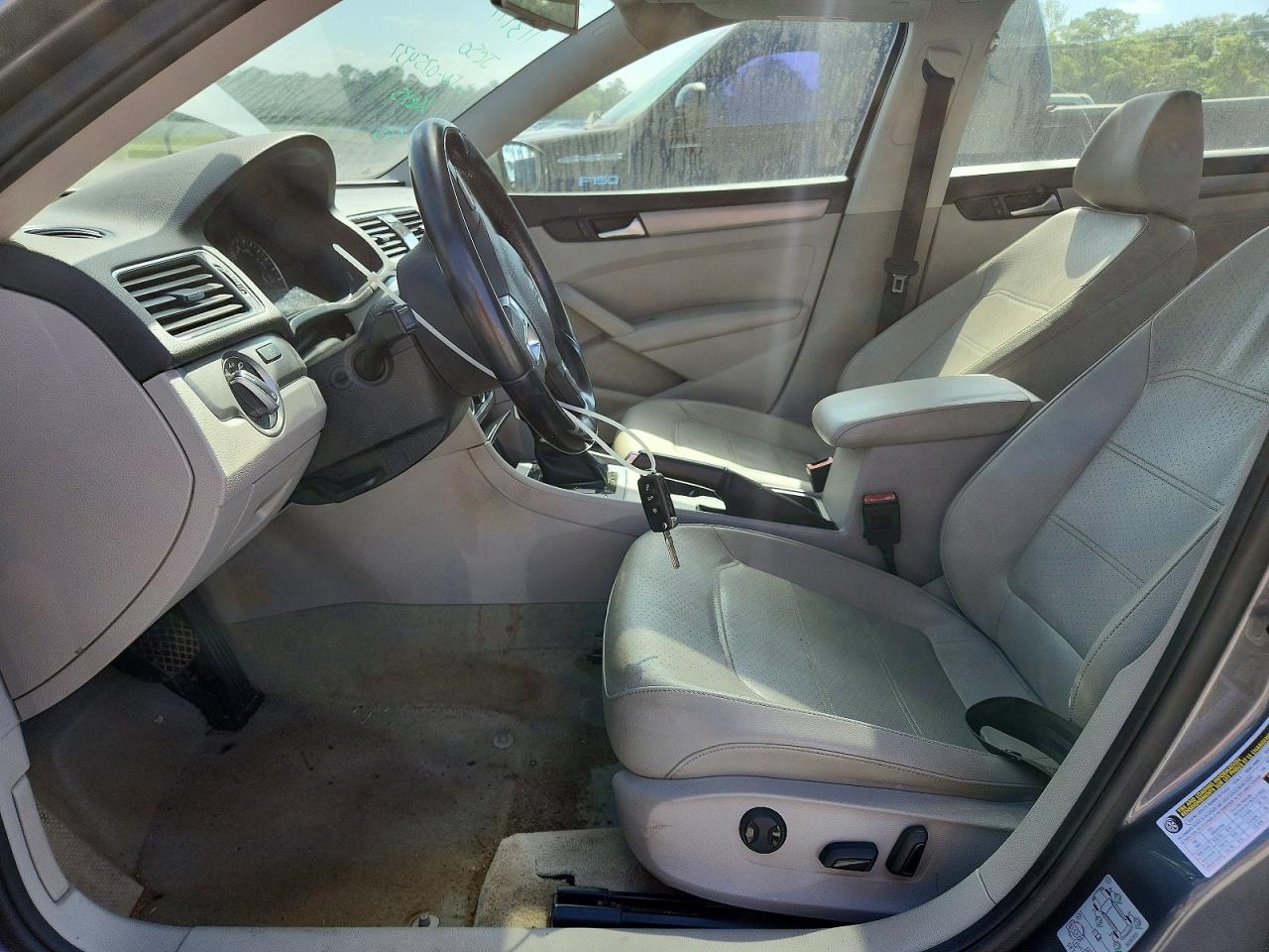 2014 VOLKSWAGEN PASSAT SE photo 13