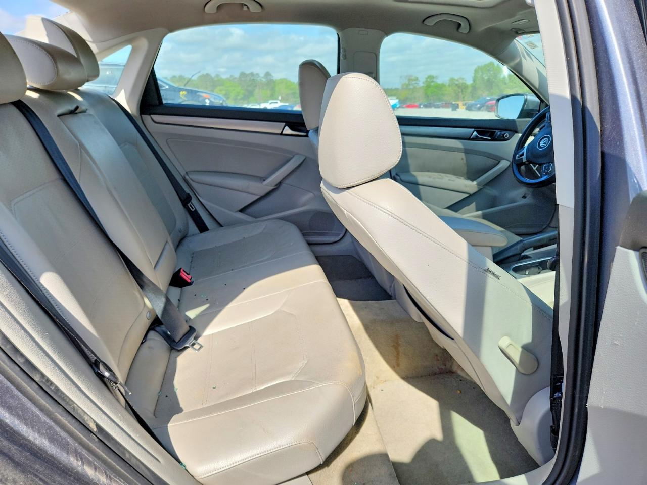 2014 VOLKSWAGEN PASSAT SE photo 19