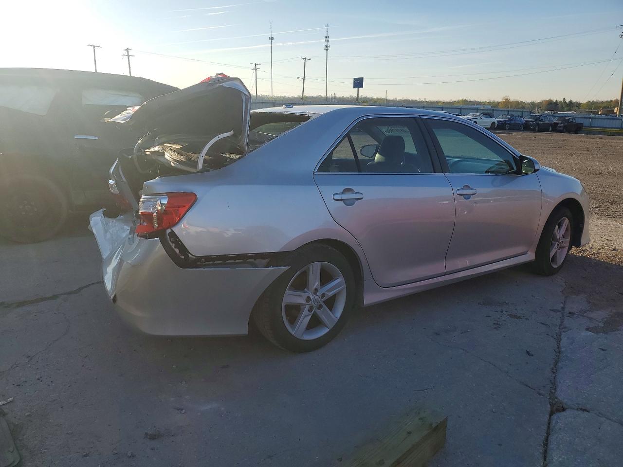 2012 TOYOTA CAMRY SE photo 5