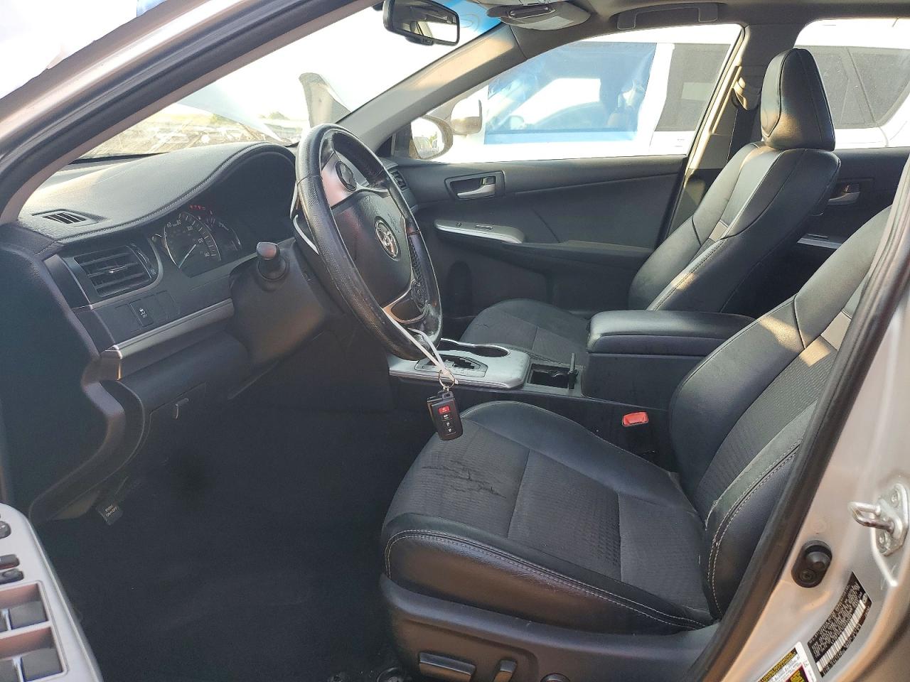 2012 TOYOTA CAMRY SE photo 13