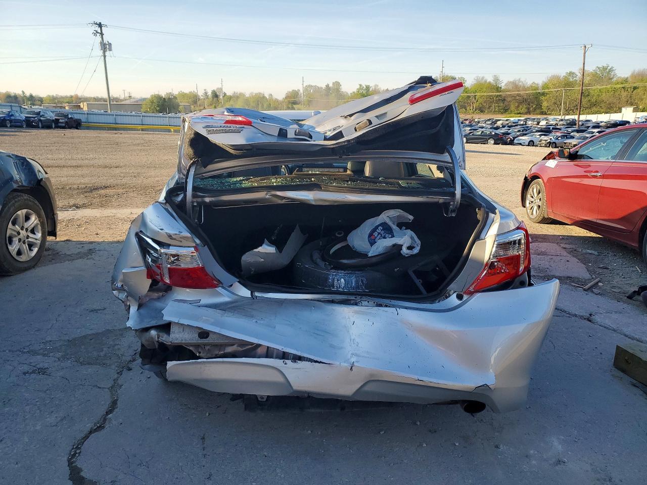 2012 TOYOTA CAMRY SE photo 11