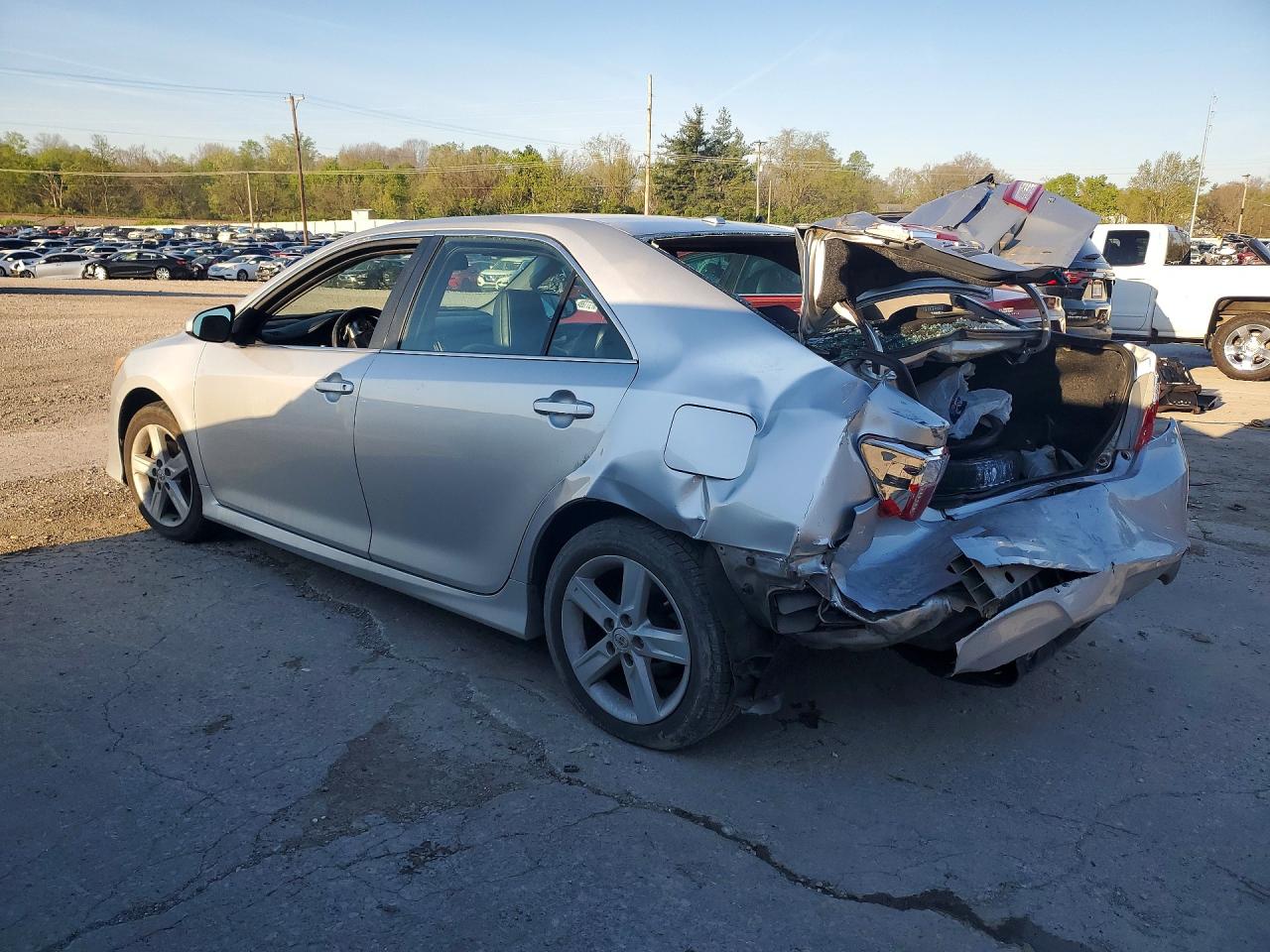 2012 TOYOTA CAMRY SE photo 3