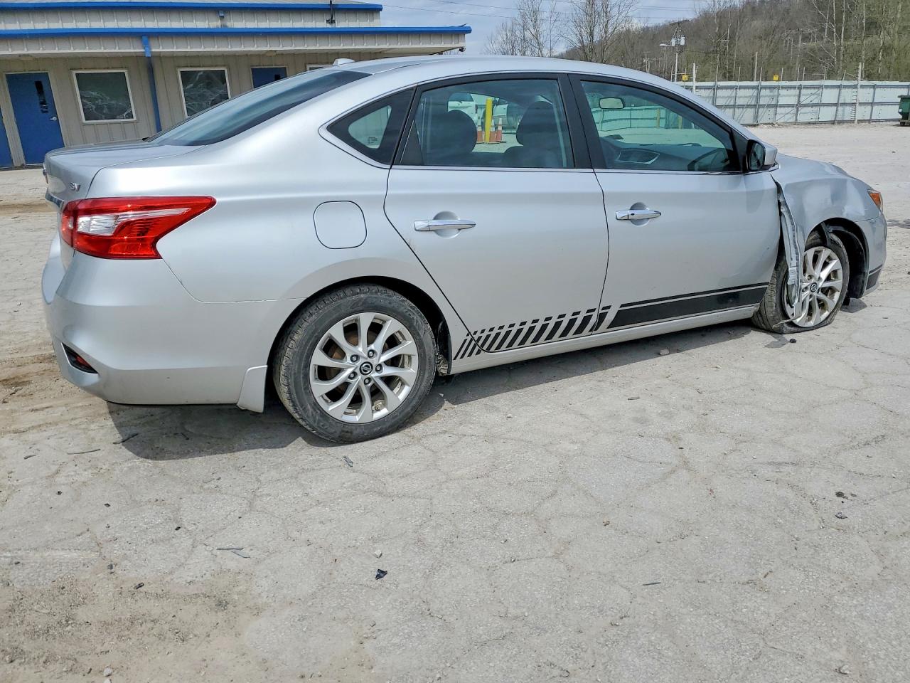 2016 NISSAN SENTRA SV photo 5