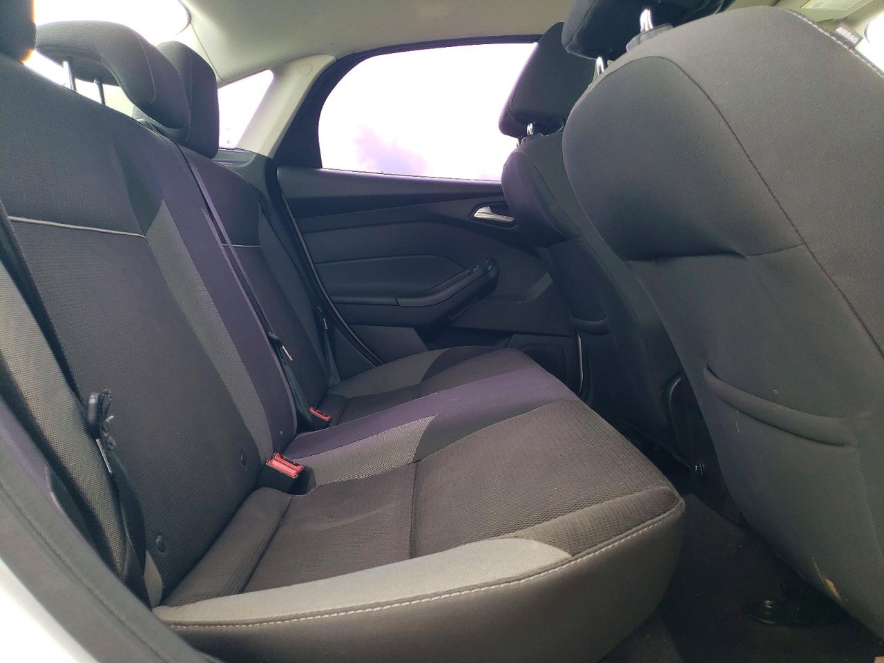 2014 FORD FOCUS SE photo 10