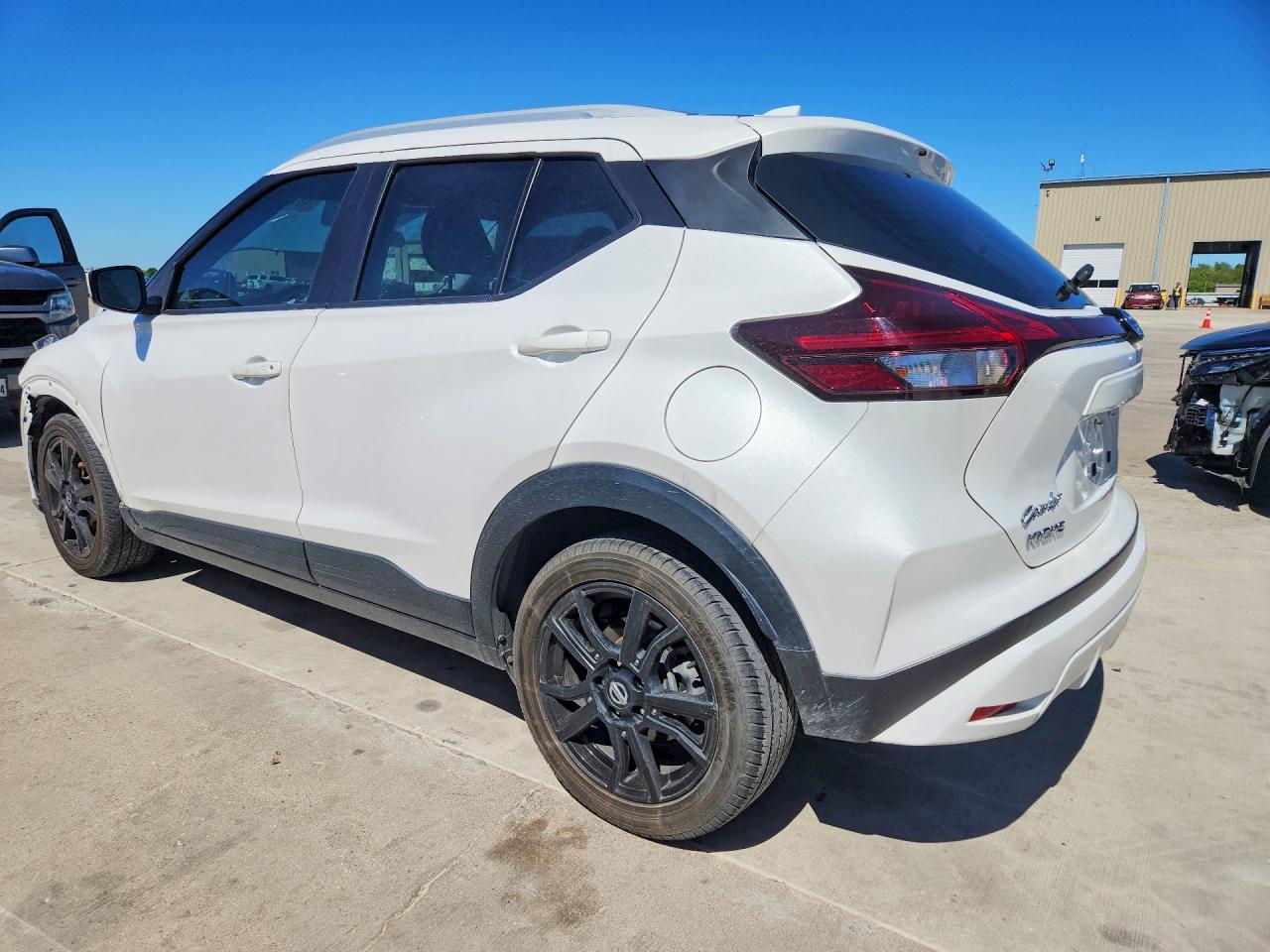 2021 NISSAN KICKS SV photo 2