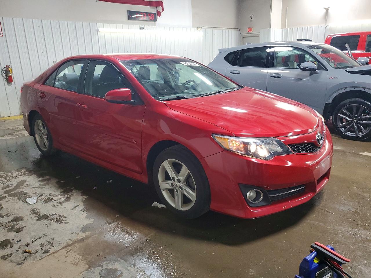 2014 TOYOTA CAMRY SE photo 7