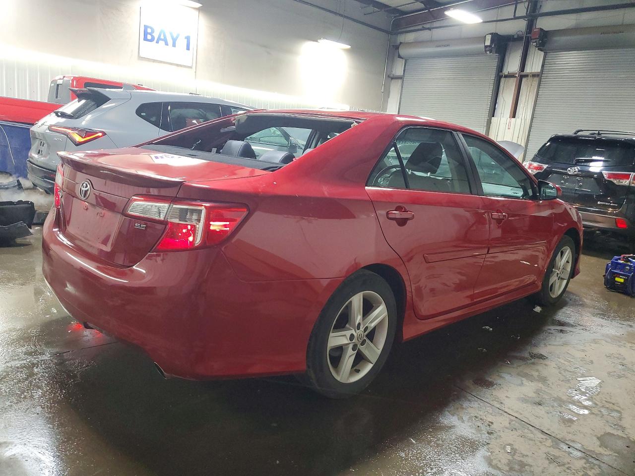 2014 TOYOTA CAMRY SE photo 5