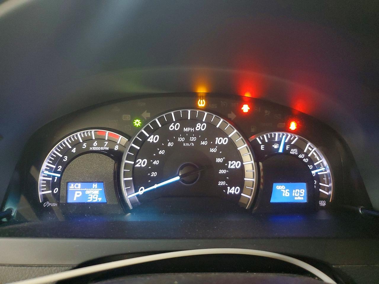 2014 TOYOTA CAMRY SE photo 17
