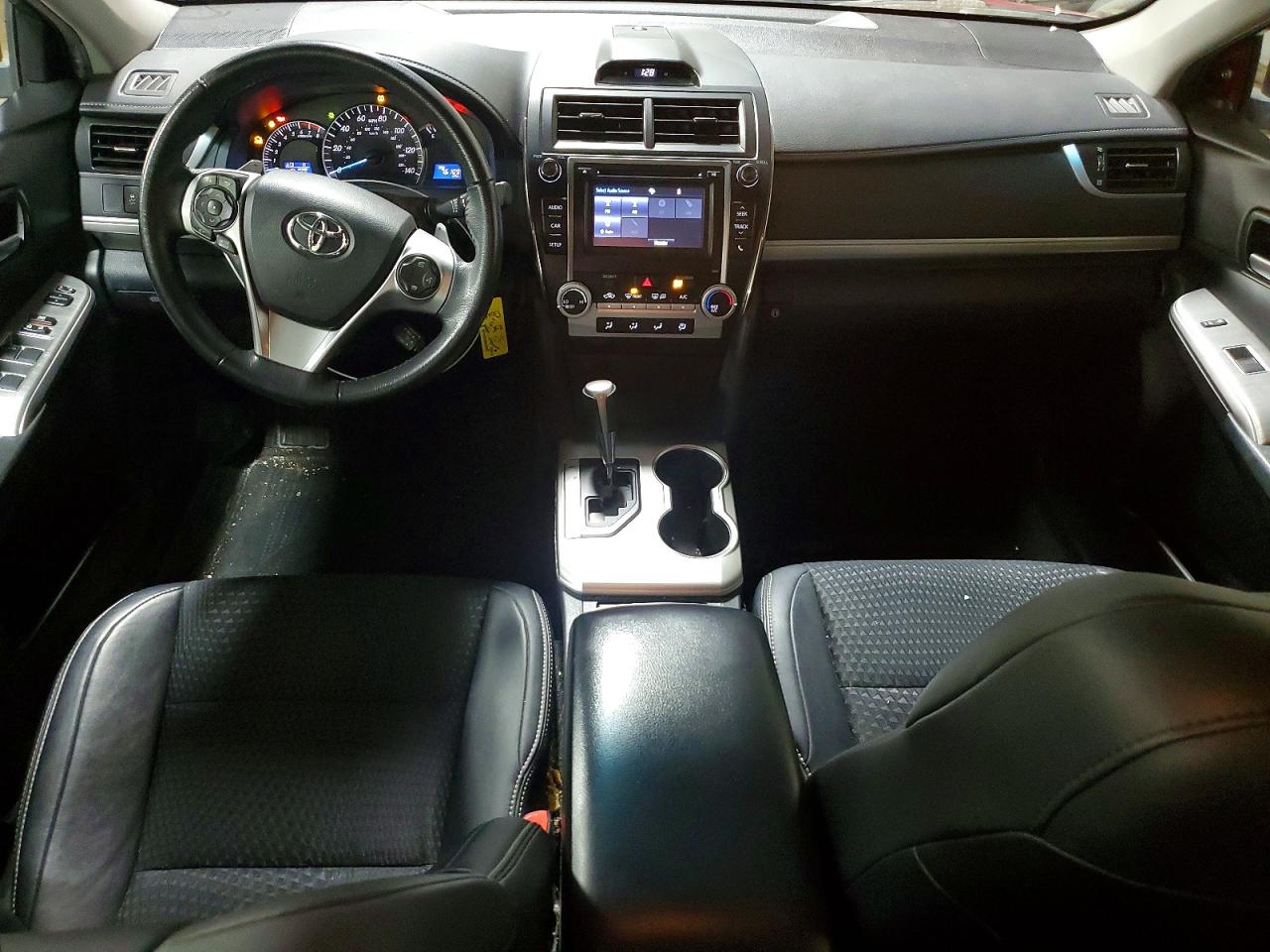 2014 TOYOTA CAMRY SE photo 15