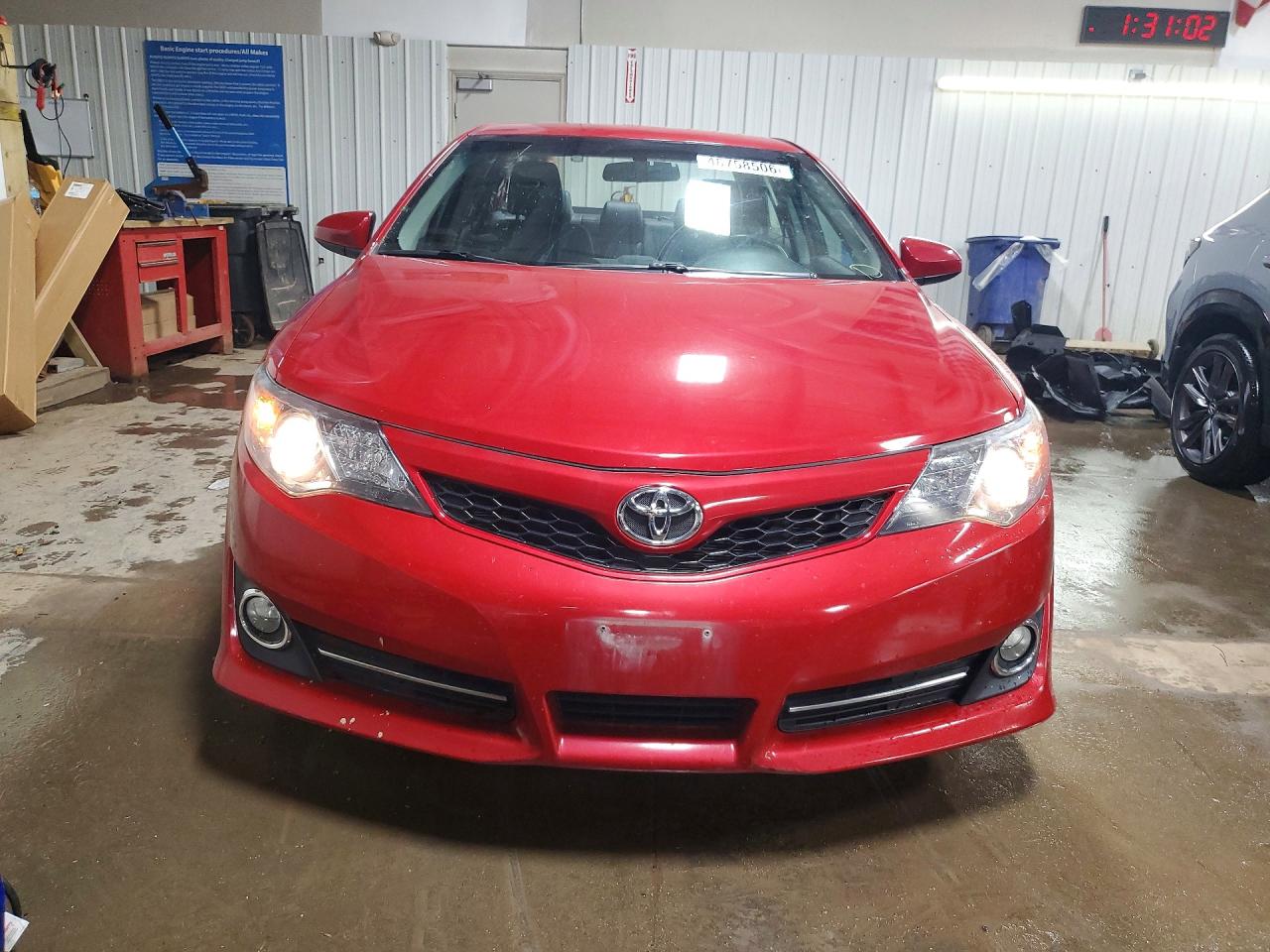 2014 TOYOTA CAMRY SE photo 9