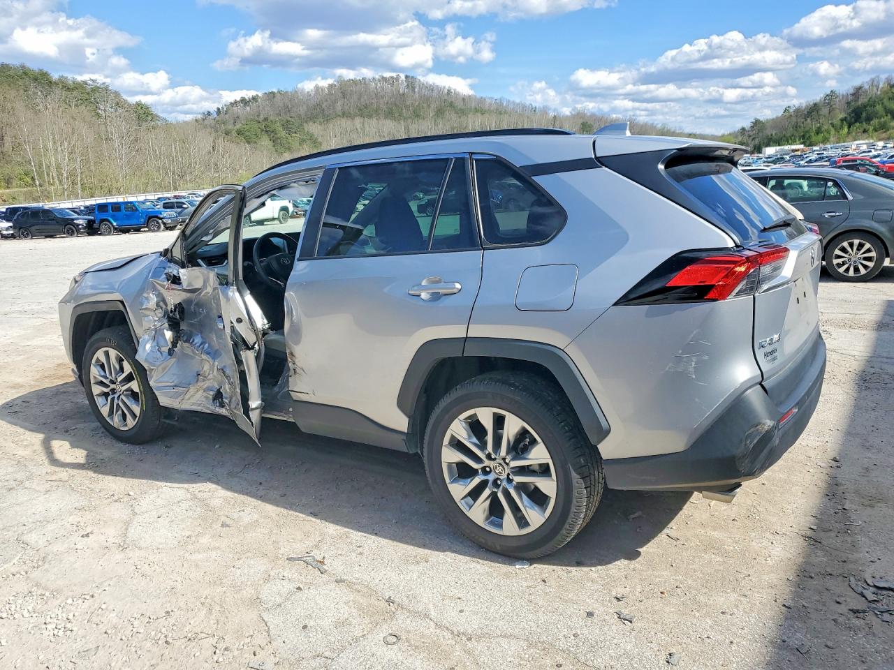 2021 TOYOTA RAV4 XLE PREMIUM photo 3