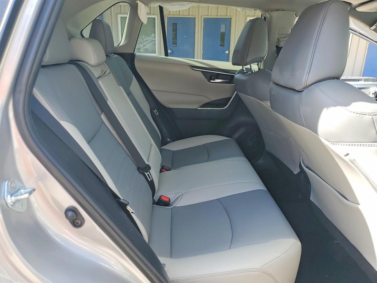 2021 TOYOTA RAV4 XLE PREMIUM photo 21