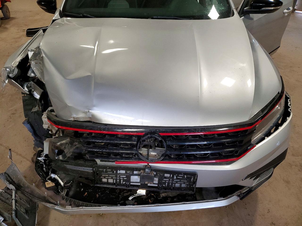 2018 VOLKSWAGEN PASSAT GT photo 21