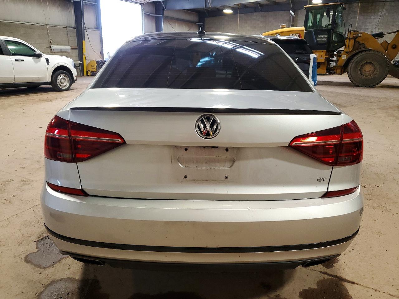 2018 VOLKSWAGEN PASSAT GT photo 11