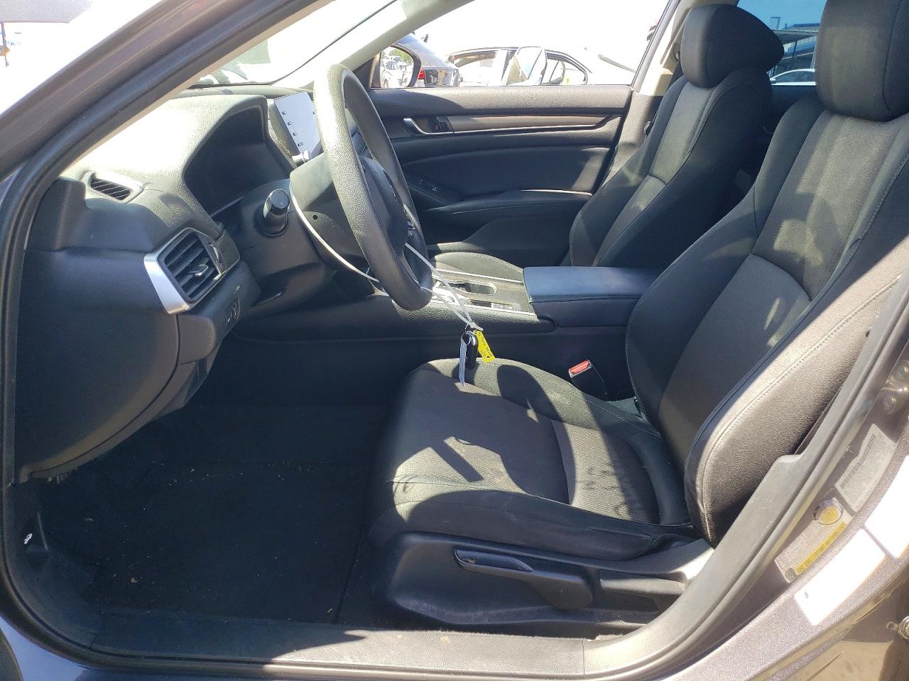 2018 HONDA ACCORD LX photo 13