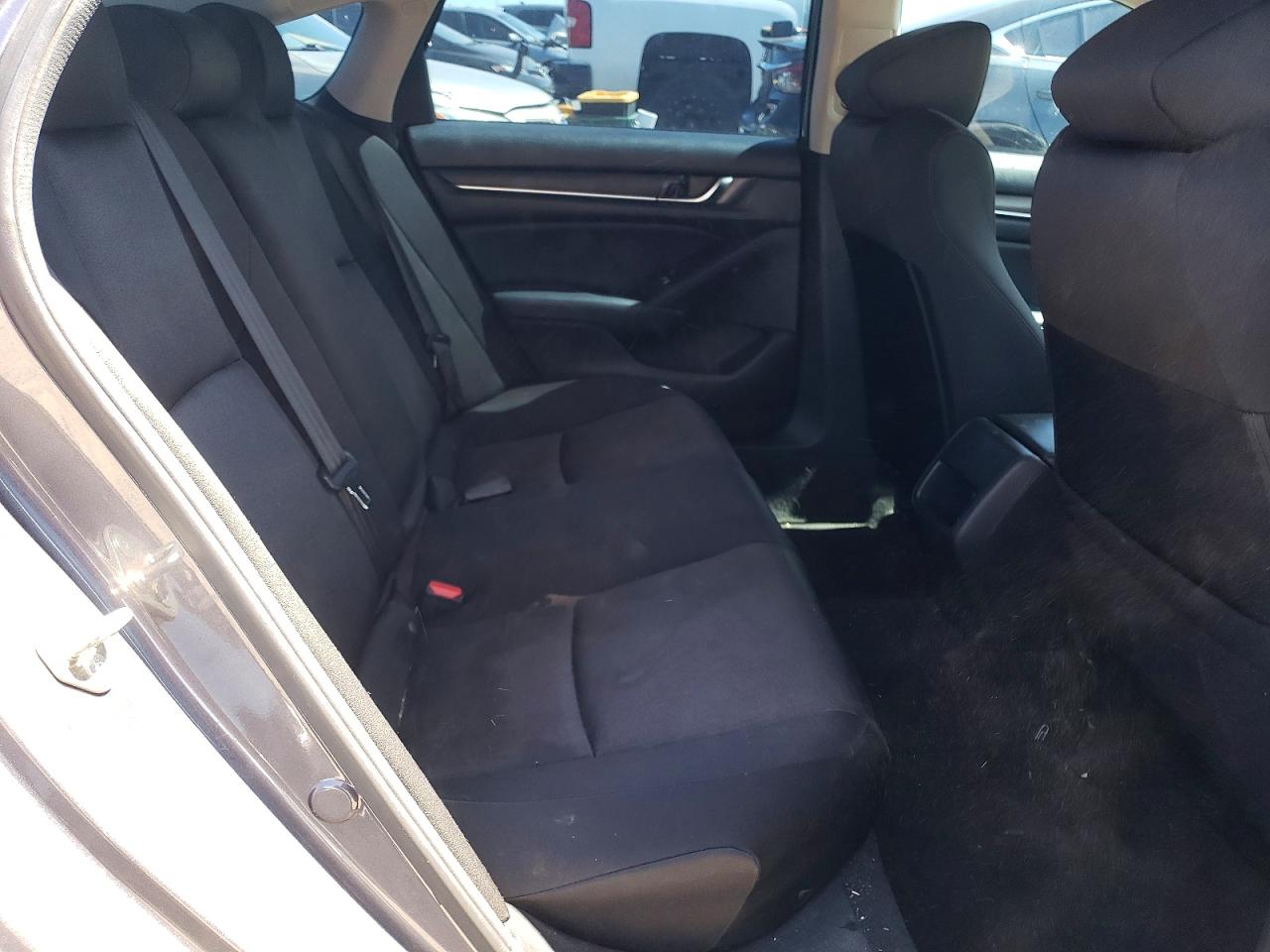 2018 HONDA ACCORD LX photo 19
