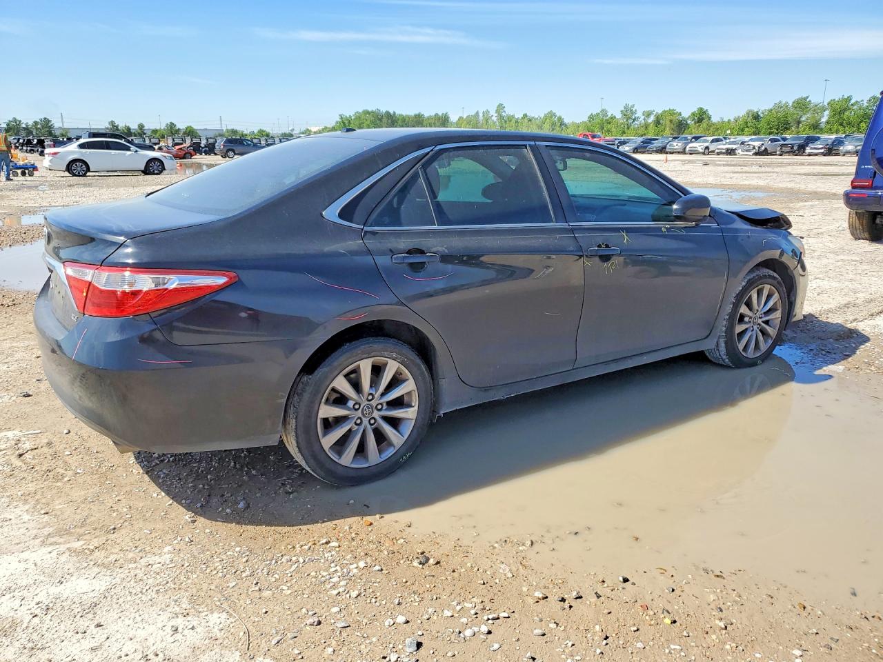 2017 TOYOTA CAMRY XLE photo 5
