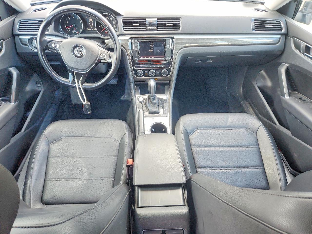 2018 VOLKSWAGEN PASSAT SE photo 22