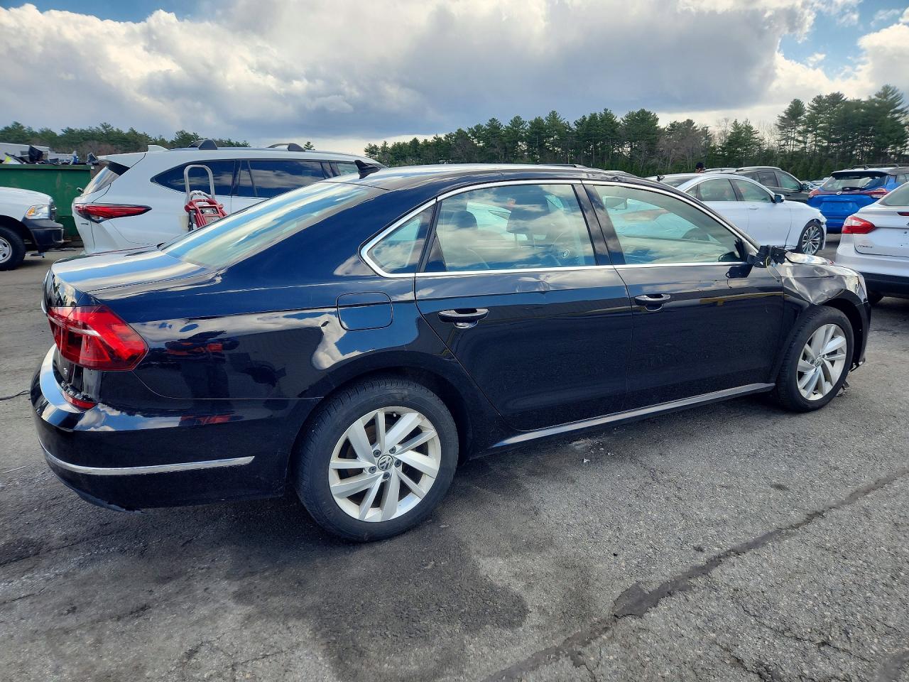2018 VOLKSWAGEN PASSAT SE photo 7