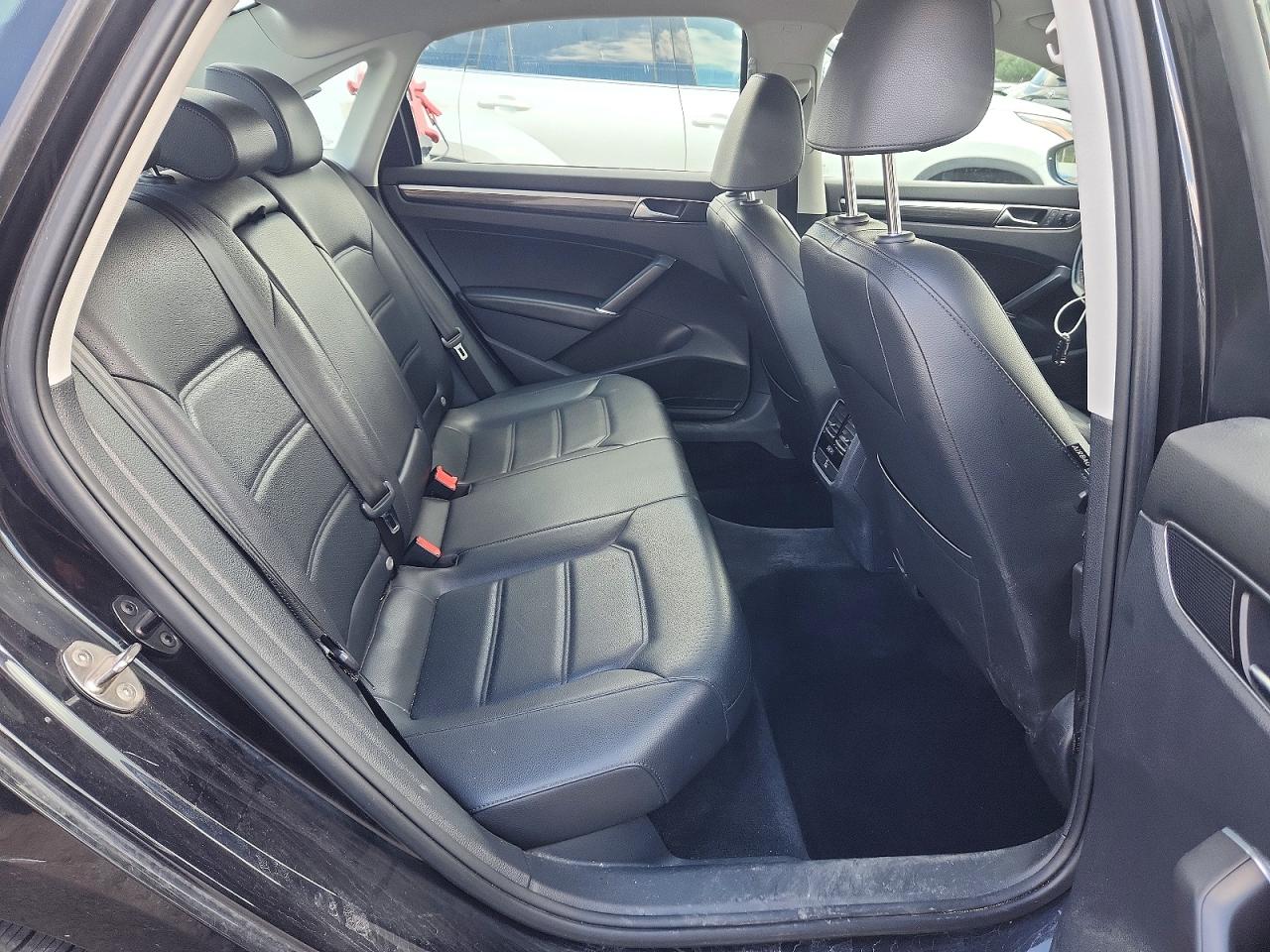 2018 VOLKSWAGEN PASSAT SE photo 28
