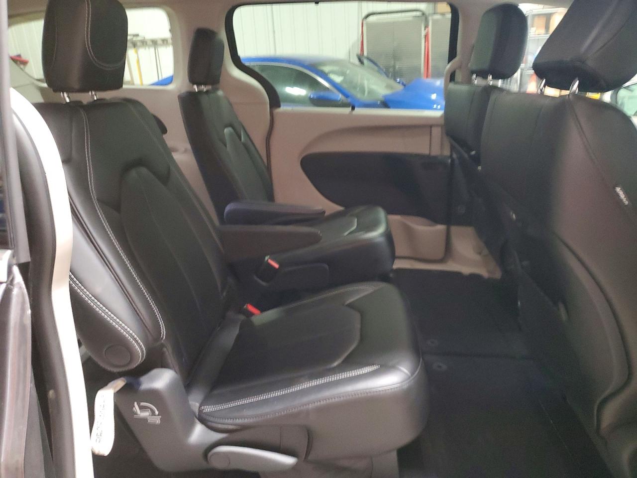 2023 CHRYSLER PACIFICA TOURING L photo 11