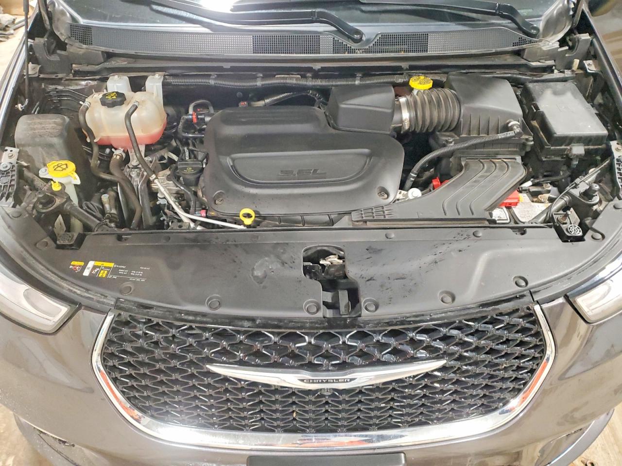 2023 CHRYSLER PACIFICA TOURING L photo 12