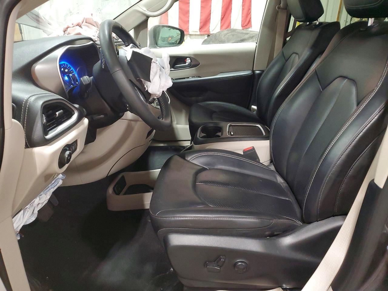 2023 CHRYSLER PACIFICA TOURING L photo 7