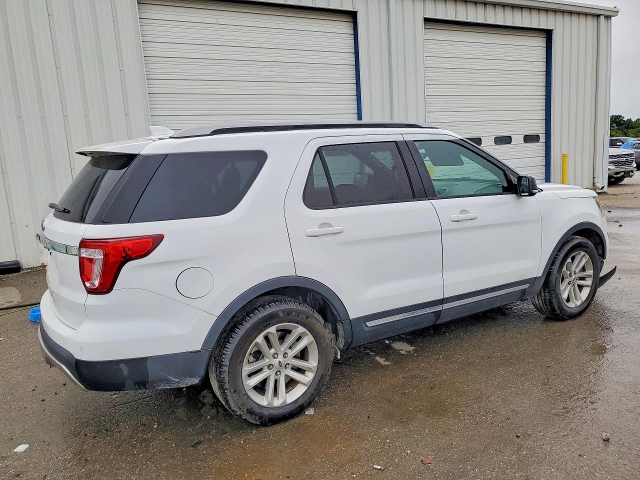 2017 FORD EXPLORER XLT photo 7