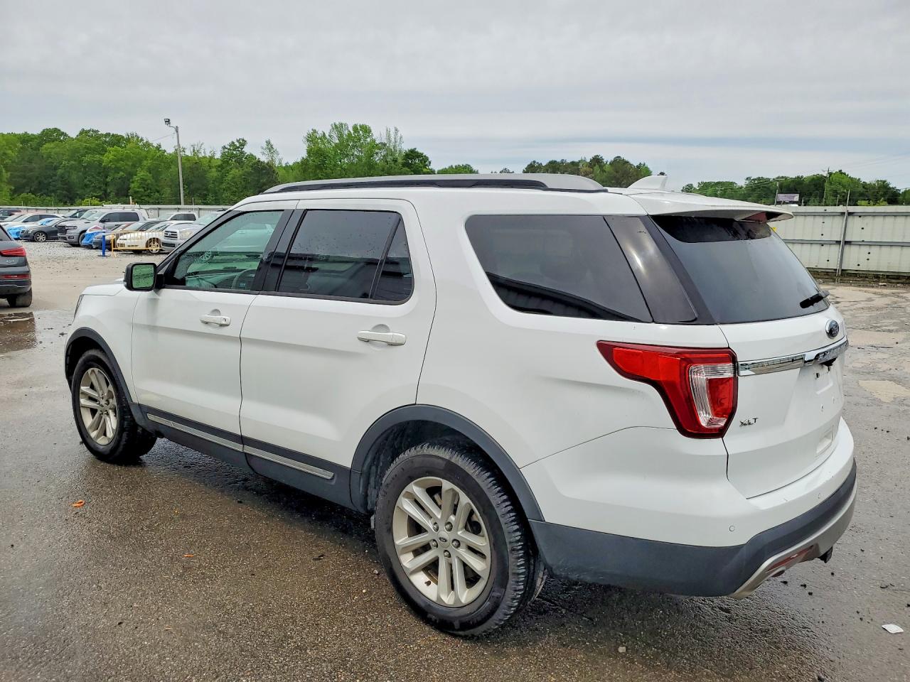 2017 FORD EXPLORER XLT photo 4