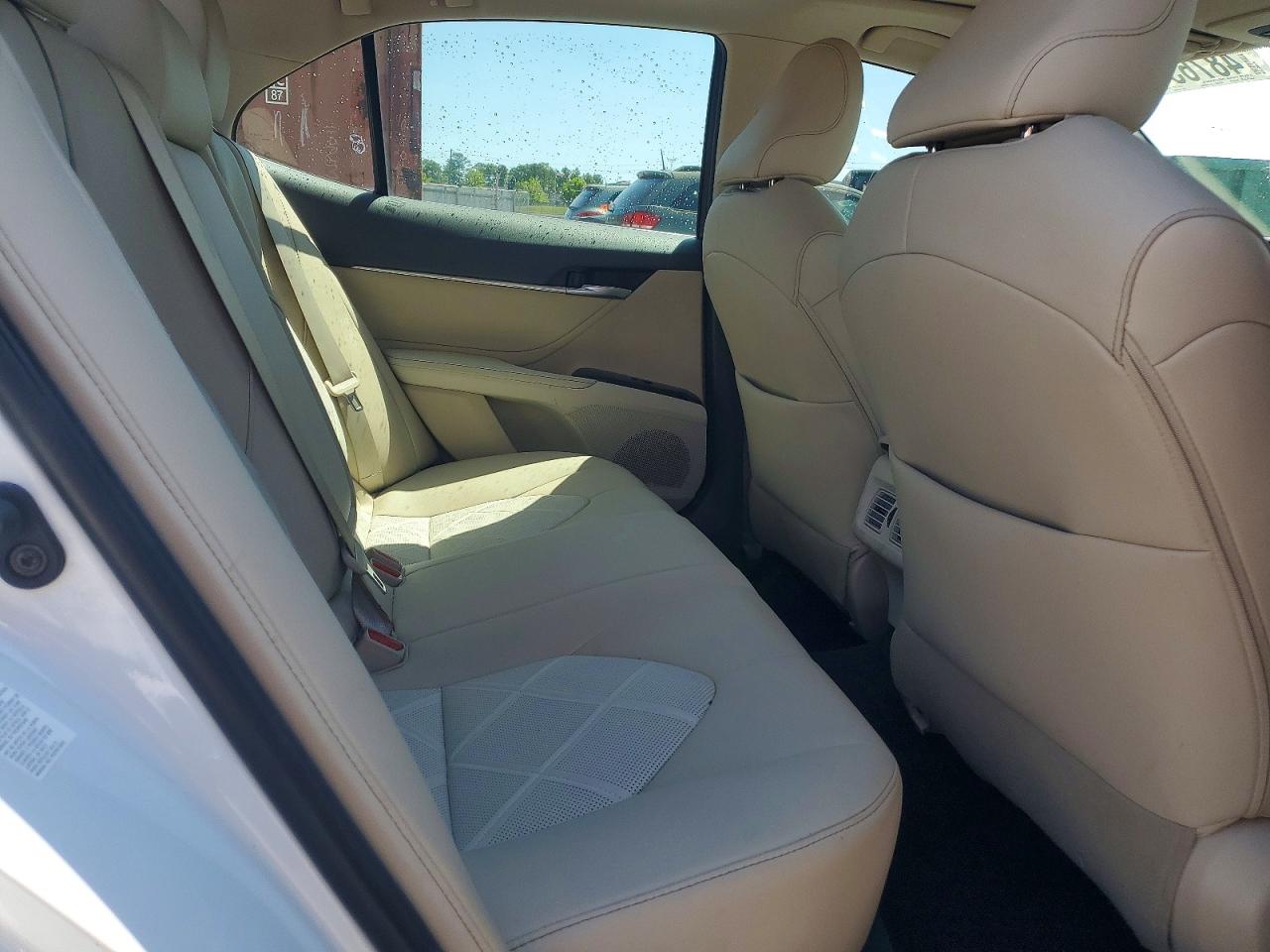 2018 TOYOTA CAMRY XLE photo 28