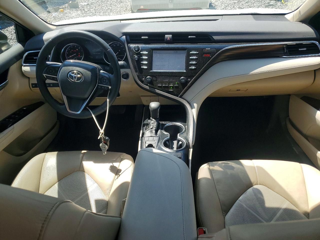 2018 TOYOTA CAMRY XLE photo 22